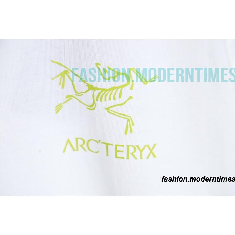 Arc Teryx - Large Logo Printed Short Sleeve T-shirt On The Back Arc Teryx - Large Logo Printed Short Sleeve T-shirt On The Back